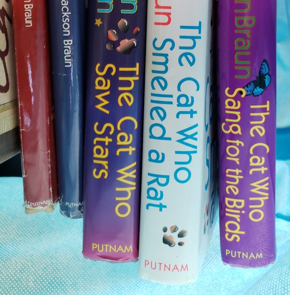 LAST CHANCE BEFORE DONATED -  Hardback Lillian Jackson "The 🐈 Who.." series